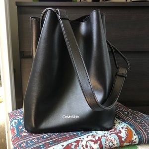 Calvin Klein vegan leather bucket tote 🏴